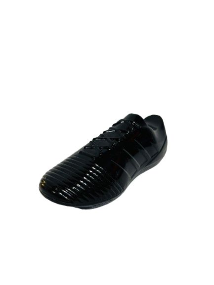 Zapato de futbol negro
